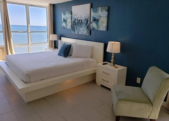 Newly Renovated Beachfront Studio Sun N Sand 1014