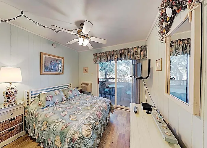Mariners Cove B119 2Br 2Ba 2Nd Row Condo Near Popular Shore Drive - Winter Rental Friendly
