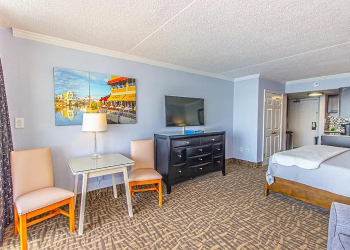 Modern Oceanfront King Suite Sand Dunes 2834