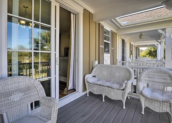 Resort Perks & Pools: Townhome By Barefoot Landing Myrtle Beach