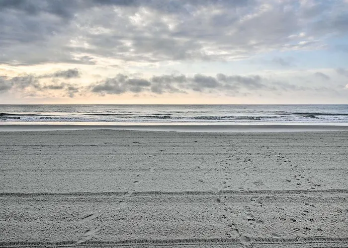 Charming Murrells Inlet Abode, Walk To Beach! Myrtle Beach