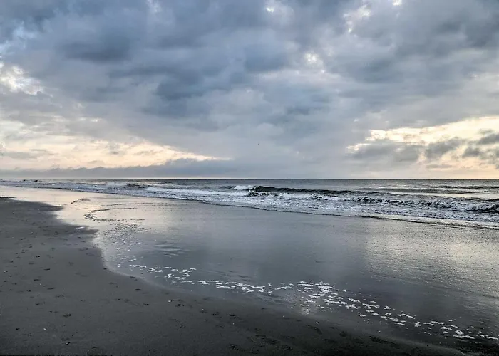 Charming Murrells Inlet Abode, Walk To Beach! Myrtle Beach