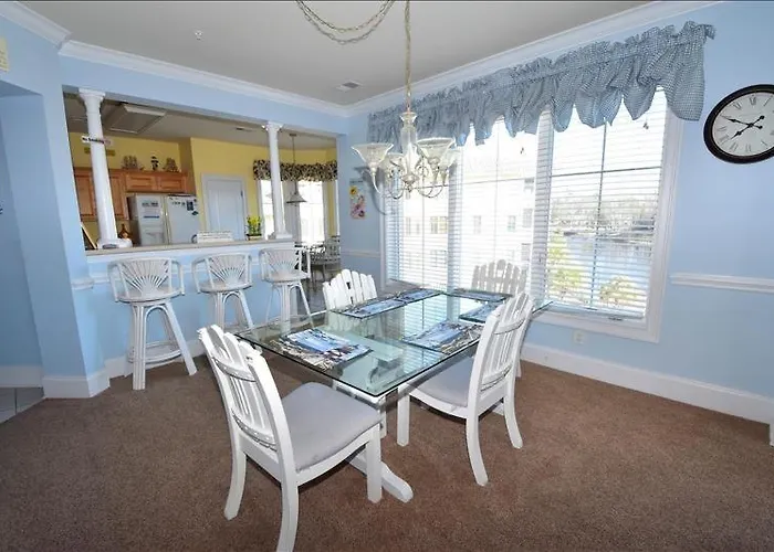 332 Edgewater Villa