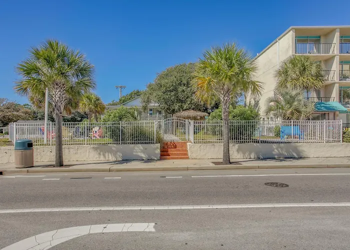 Walk To Pier: Coastal Gem W/ Views In Myrtle Beach