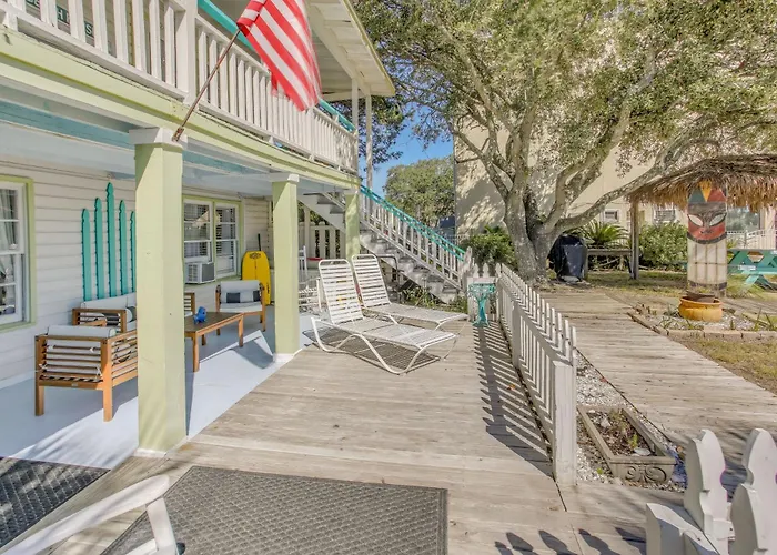 Walk To Pier: Coastal Gem W/ Views In Myrtle Beach