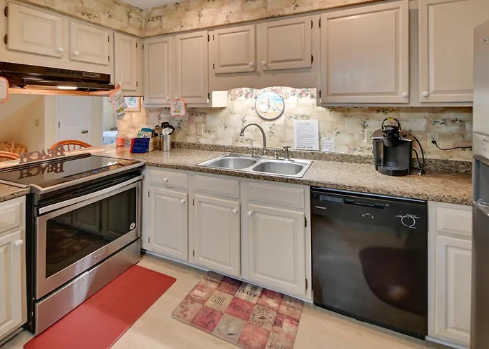 Boutique Myrtle Beach Home With Screened Patio Walk To Beach