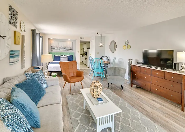 Myrtle Beach Condo With Balcony Walk To Ocean!