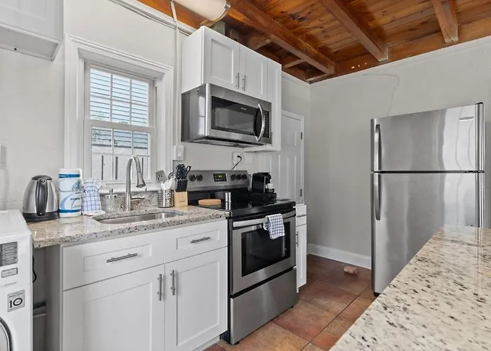 Cozy And Central 2Br Parking 2Min Walk To Beach