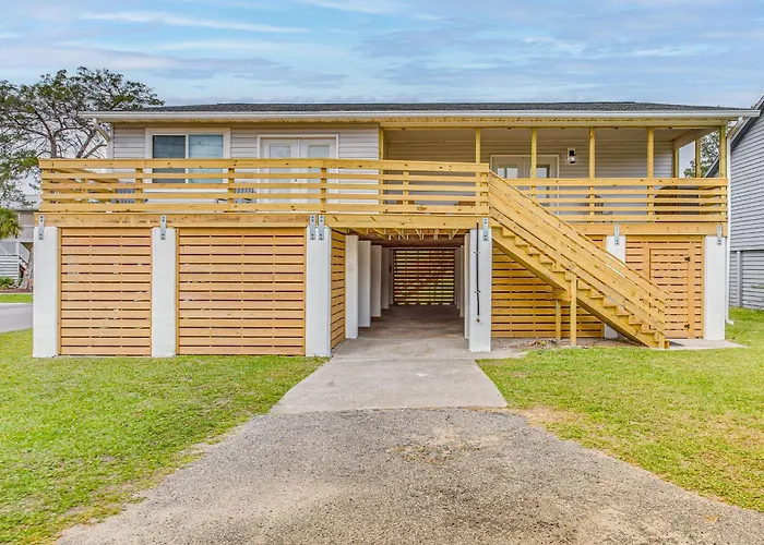 Walk To Beach Family Home Near Barefoot Landing!