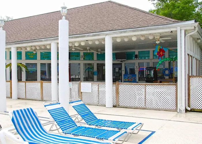 Comfortable Condo 4 Blocks From The Beach