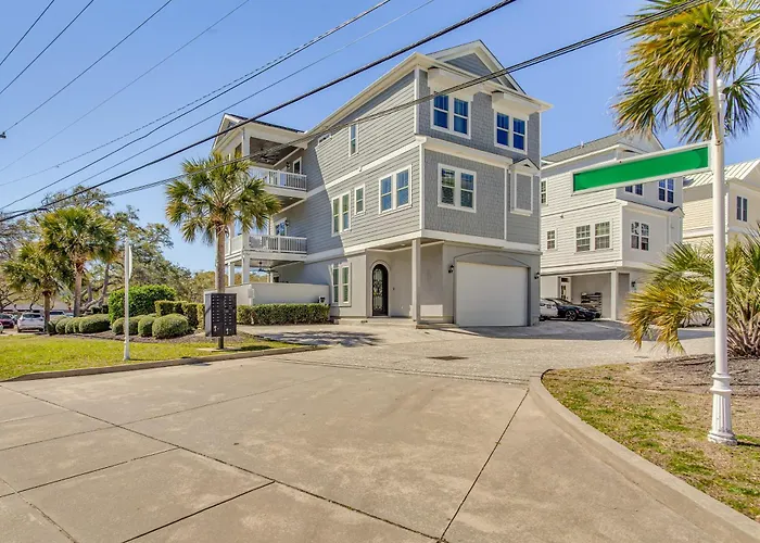 Walk To Ocean: Myrtle Beach House W/ Hot Tub!