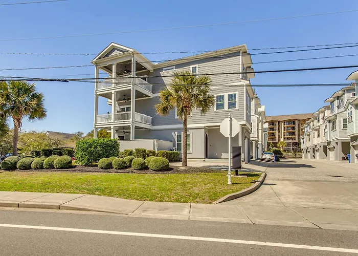 Walk To Ocean: Myrtle Beach House W/ Hot Tub!