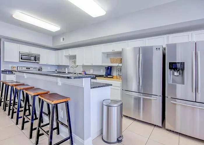 Coconut Grove 203