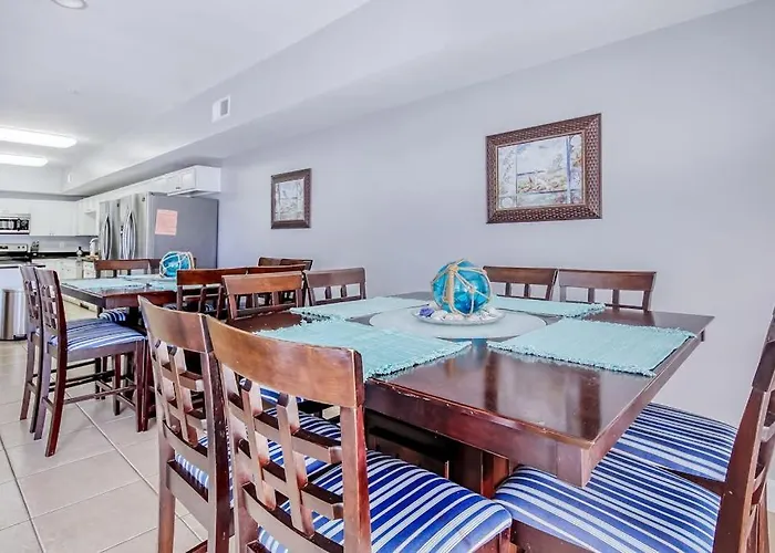 Coconut Grove 203