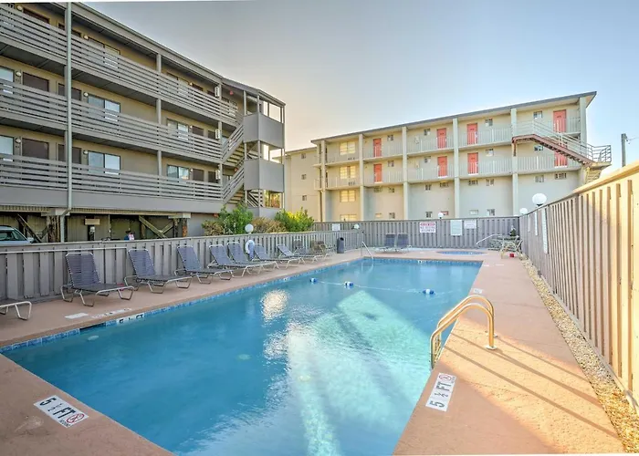 Garden City Condo With Pool Access - Walk To Beach!