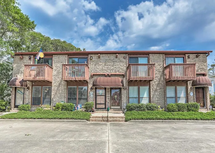 Pet friendly Walk To Ocean: North Myrtle Beach Townhome!